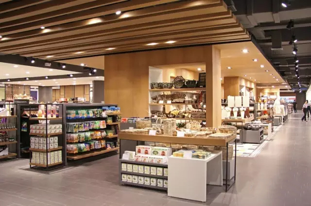 賣場服裝展示架